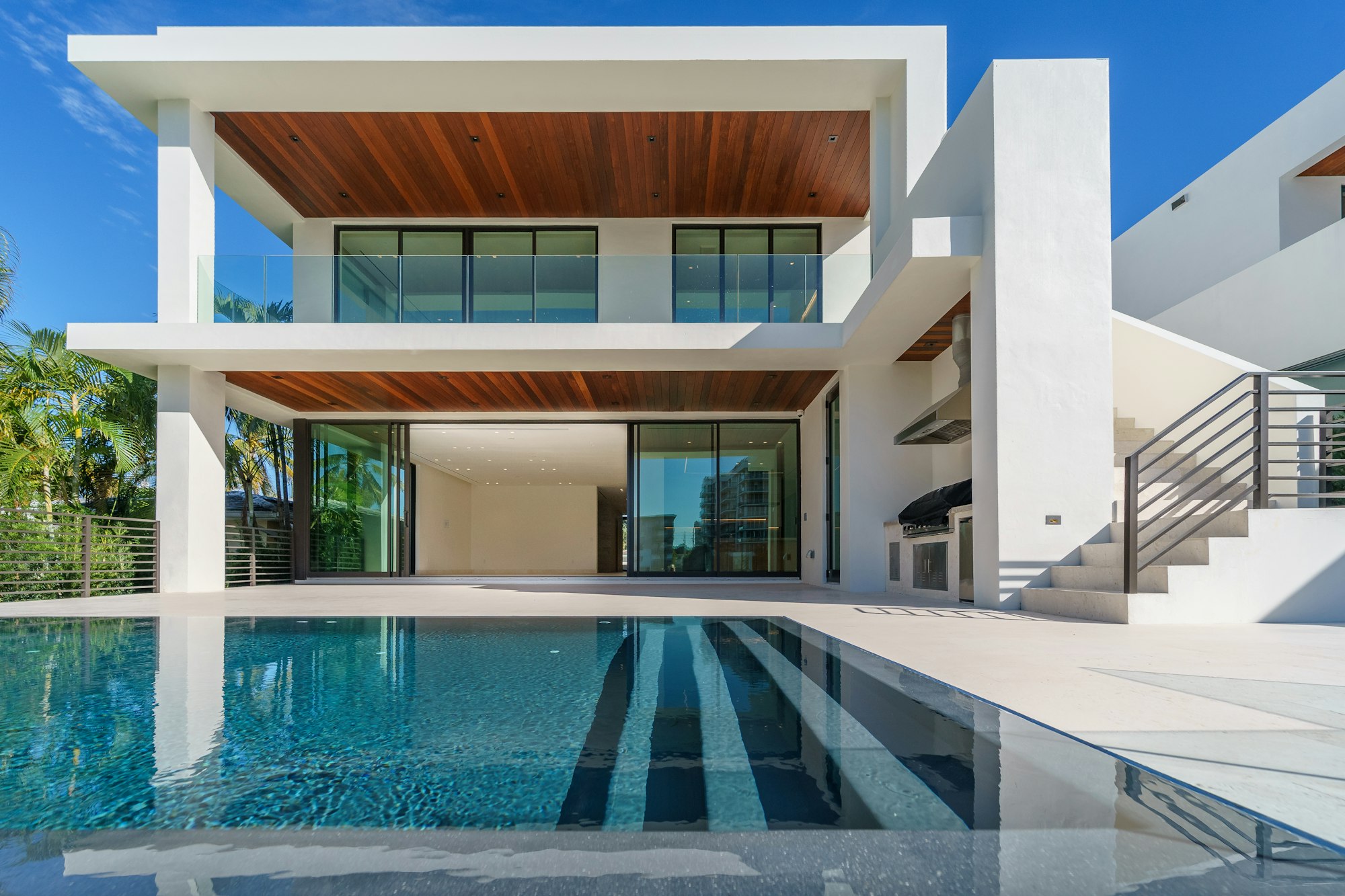 Contemporary California residence with a pool at dusk